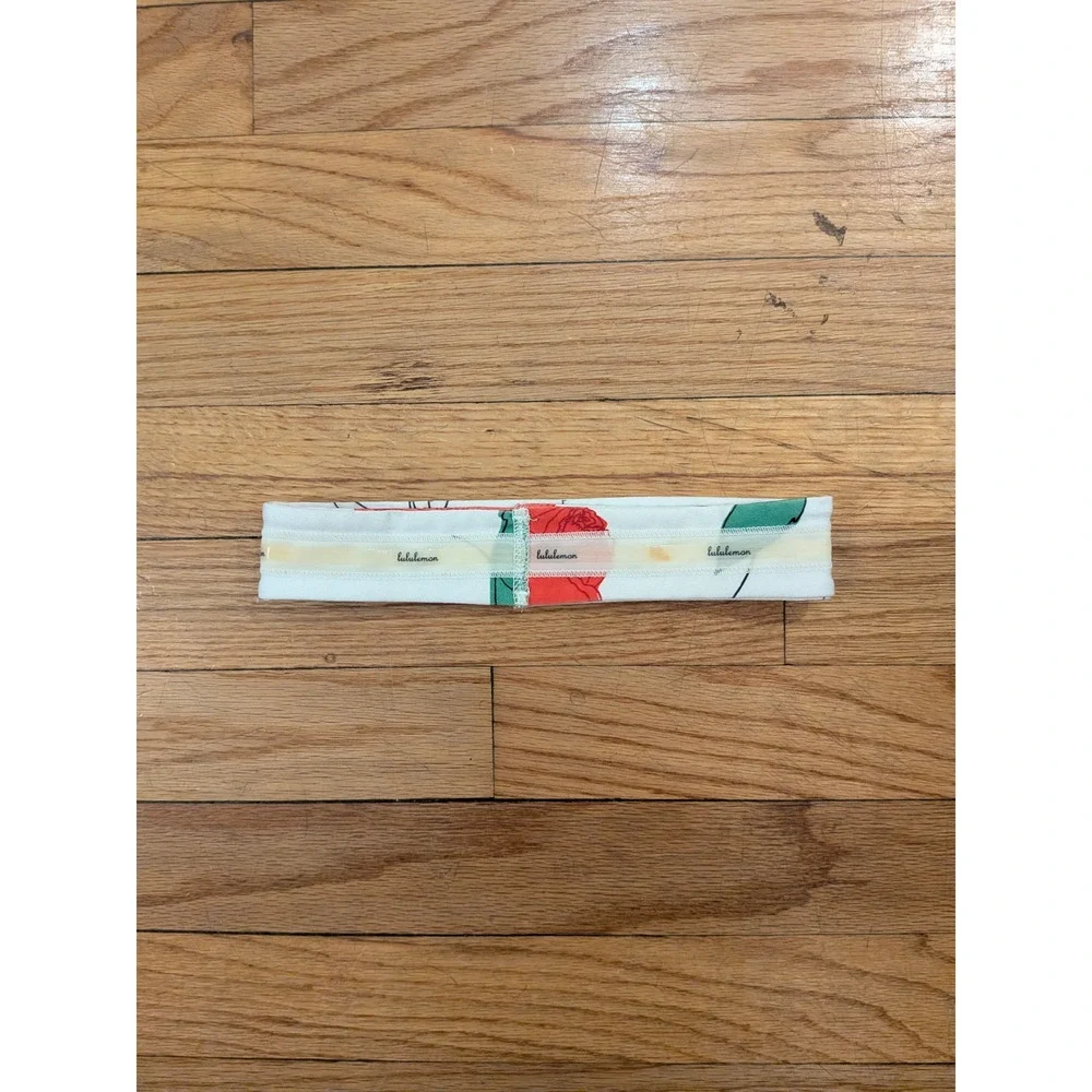 Lululemon Athletica Running Pilates Stretch White Floral Rose Headband
